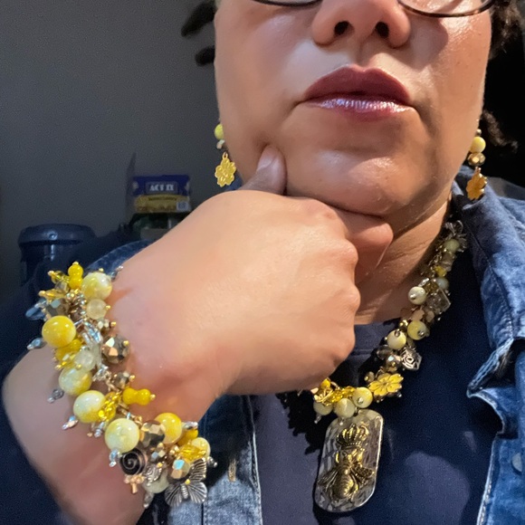 Queen Honey Bee Necklace Set - Picture 3 of 4